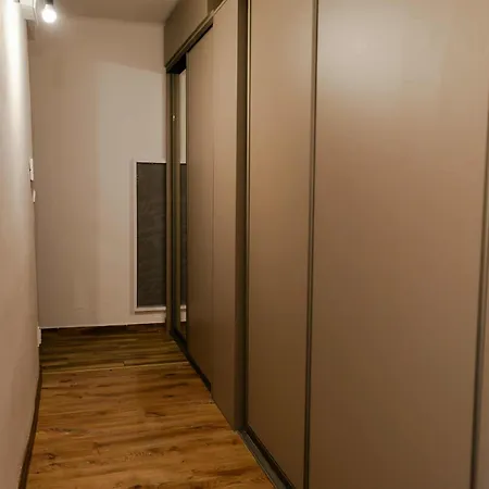 Velky Blizko Centra Апартаменти